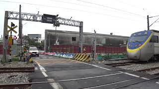 2173次區間車通過嘉義市老藤宅平交道