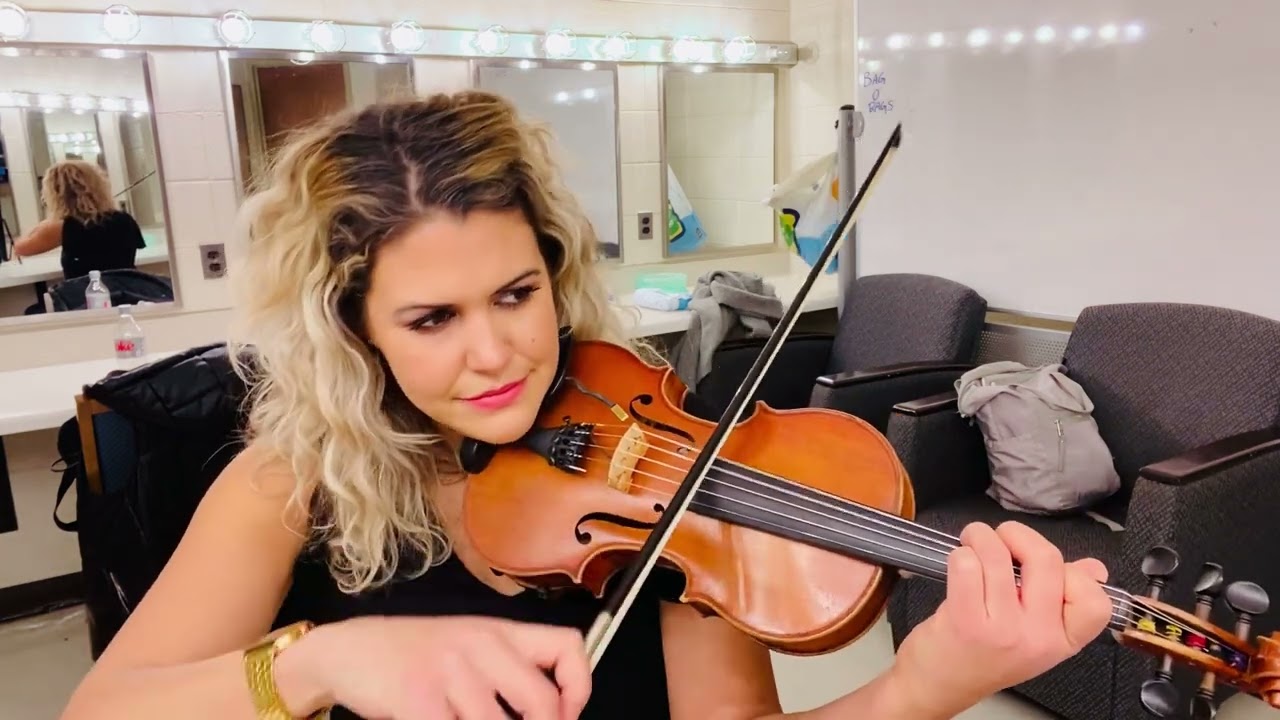 Diana Ladio does the triplet chop on 5-string violin 🎻