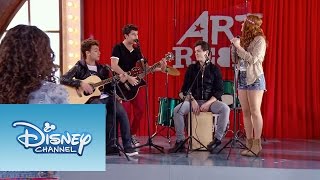 Video voorbeeld van "Los chicos de Rock Bones y Camila interpretan "Invencibles" | Momento Musical | Violetta"
