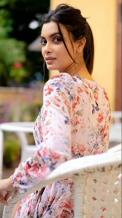 never-look-back-unless-there-is-a-camera-of-course-diana-penty