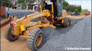 Full Proccessing Build Foundation Road Motor Grader Operating Cutting And Spreading Gravel