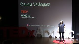 Para comunicar es necesario saber PENSAR | CLAUDIA VELÁSQUEZ | TEDxArxiduc