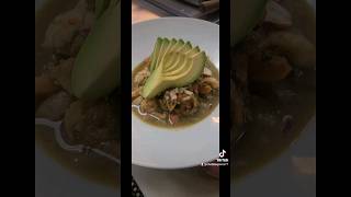 aguachile con salmon y camarones