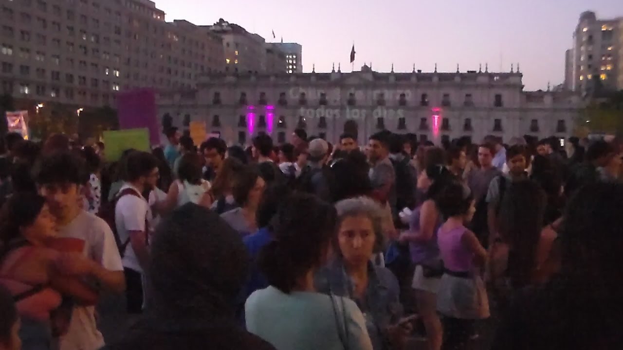 La Marcha en Santiago del Dia de la Mujer 2017 - YouTube