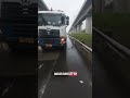 bocor ban dijalan tol saat hujan #shortvideo #driver #shorts