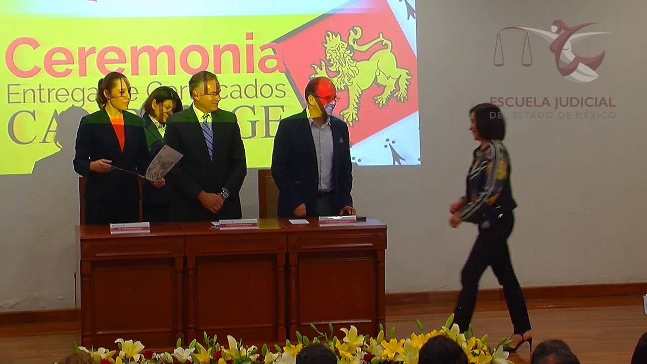Ceremonia de Entrega de Certificados Cambridge - YouTube