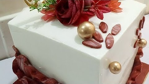 sharp edge on square cake