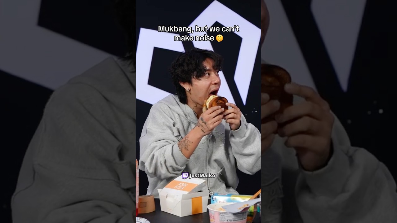 Mukbang difficulty: IMPOSSIBLE 😭🙏 #justmaiko #mukbang #streamer #funny