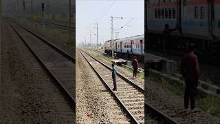 22183 Saket Express Overtaking 20933 Udhna Danapur Express #shorts #viralshorts #train #overtake #yt