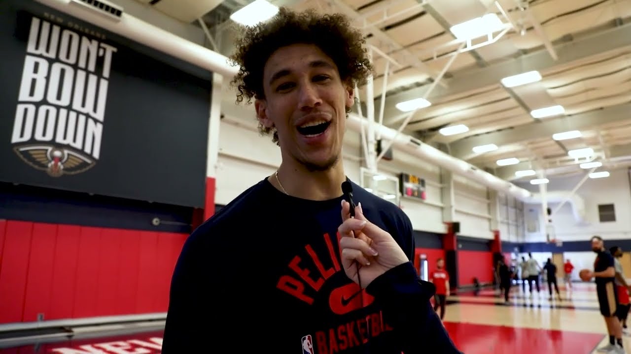 Pelicans Make Their Sunday Football Predictions Cincinnati Or Los Angeles Youtube