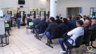 Estabelecido por reunião com partidos políticos a...