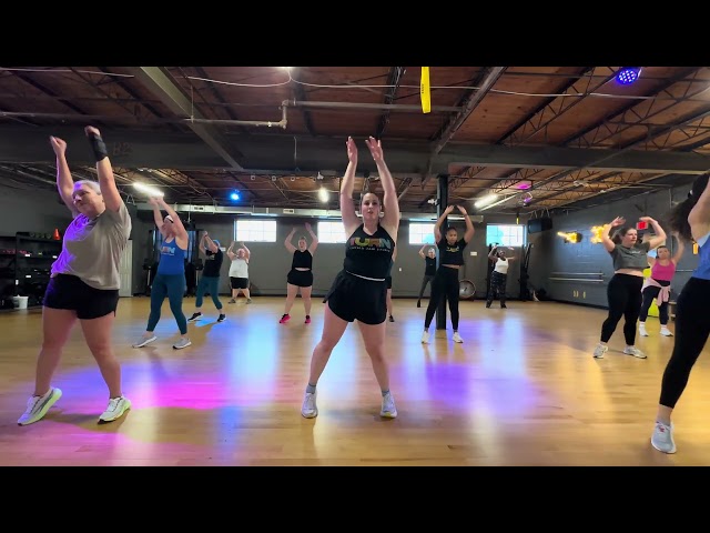 This is a dance fitness routine to Jealous Type for the Turn Table X class at Turn Cardio Jam Studio.

Song: Jealous Typ