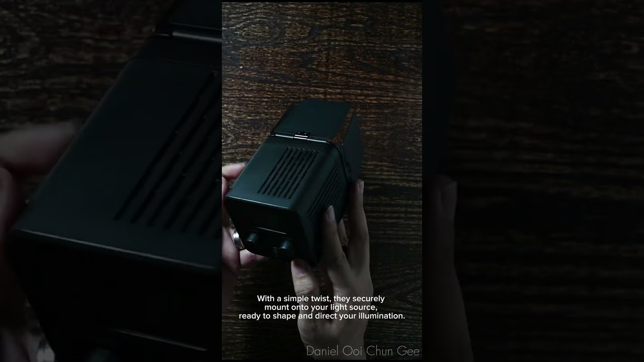 Unboxing Ulanzi M4 4 Leaf Barndoors with Mini Bowens Mount