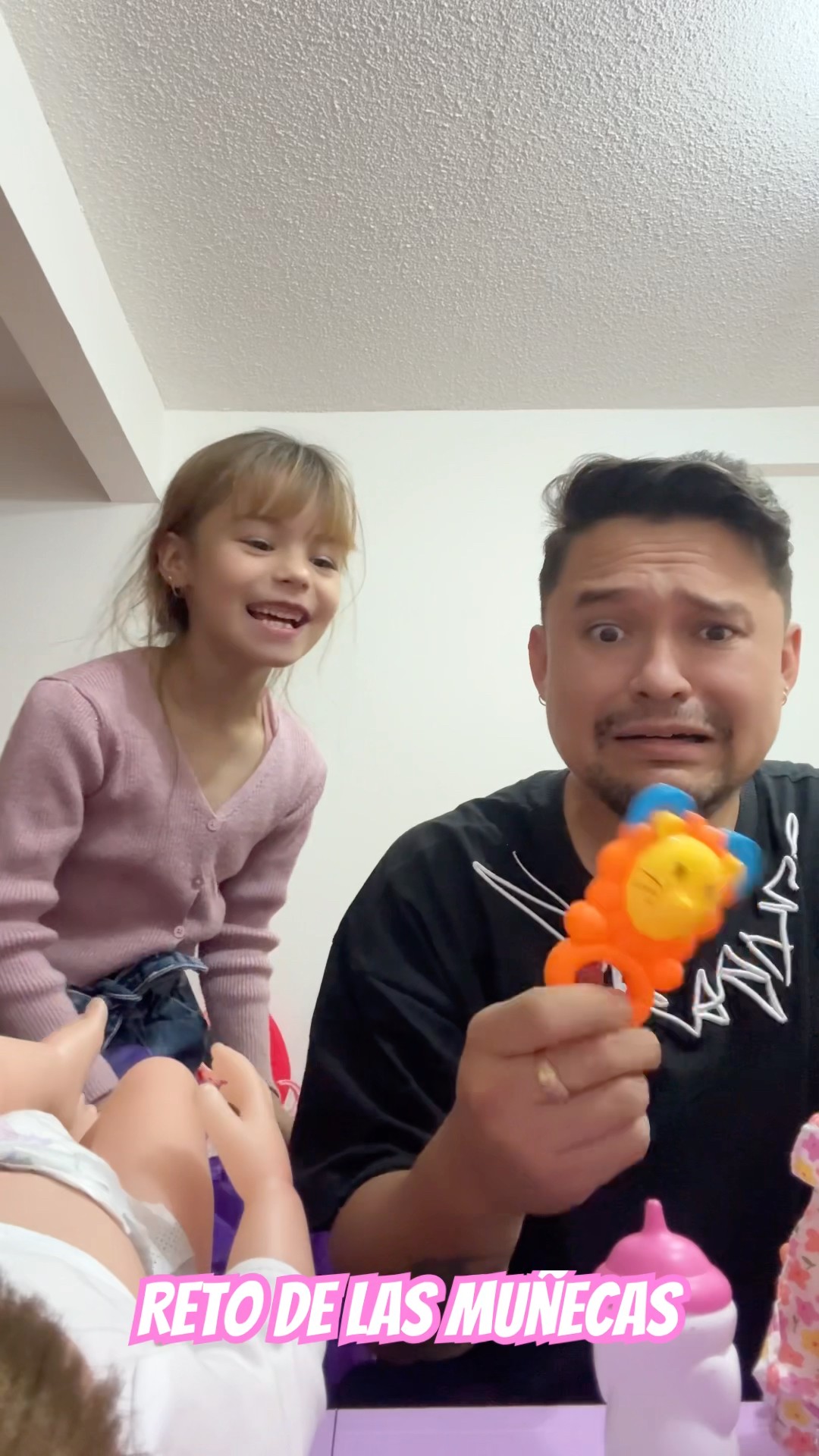 Quién cuidará mejor las muñecas bebés 1ra parte #humor #cosasdefamilia #comedia #cosasdecasa #comed