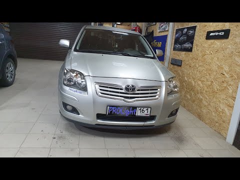 Toyota Avensis. Замена штатных моноксеноновых линз Koito на биксеноновые линзы Hella 3R.