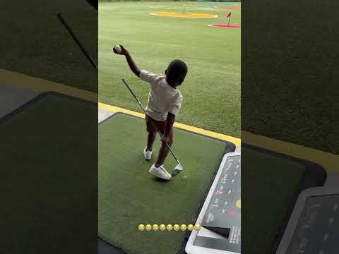 Video Lamine Yamal and his little brother at Top Golf ? (via LamineYamal/IG)