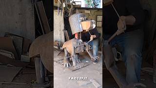 Blacksmith Guillermo mechanical art 😱 #facts #shortsfeed