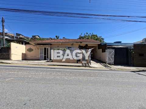 Casa com 3 dormitórios no bairro: Ipiranga