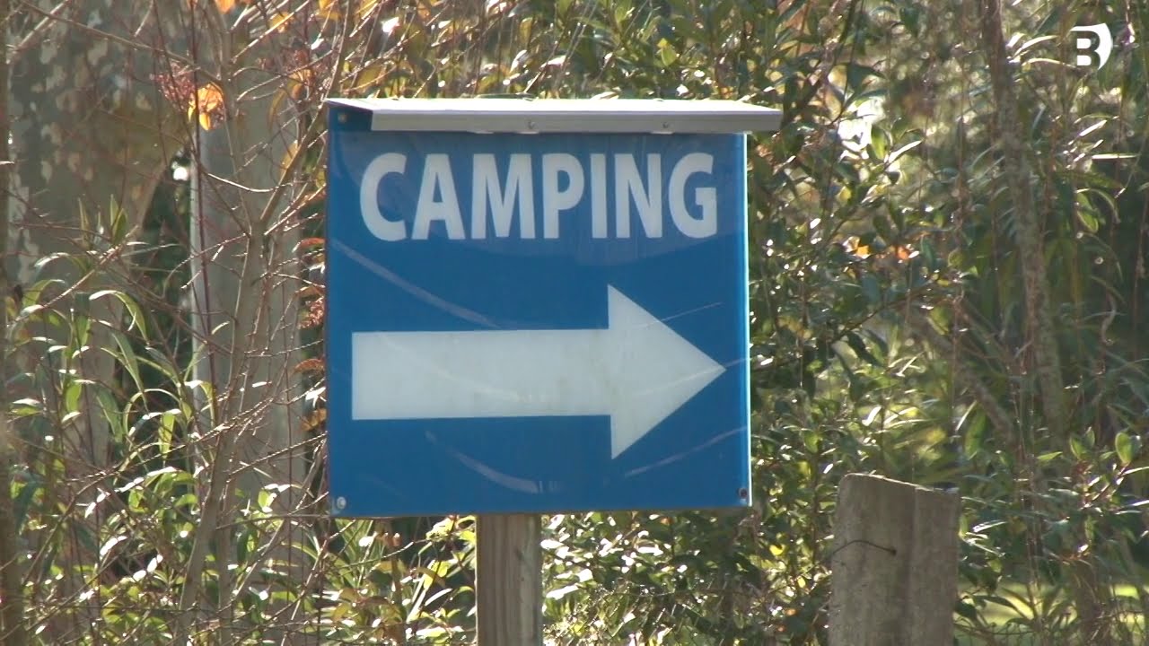 Un incendi crema tres caravanes i n'afecta dues més al Camping El Llac de Porqueres