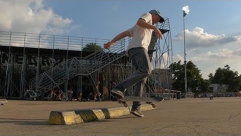 Backside 270 No Comply to Frontside Tailslide.  1st one landed, so stoked!