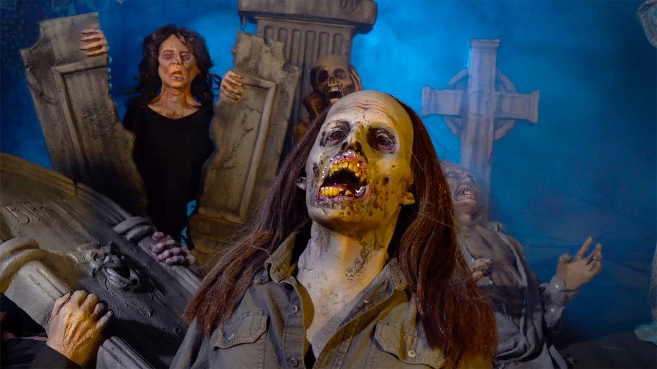 Creepy Halloween Cemetery Scene with Zombie Animatronics & Moving Tombstone Props
