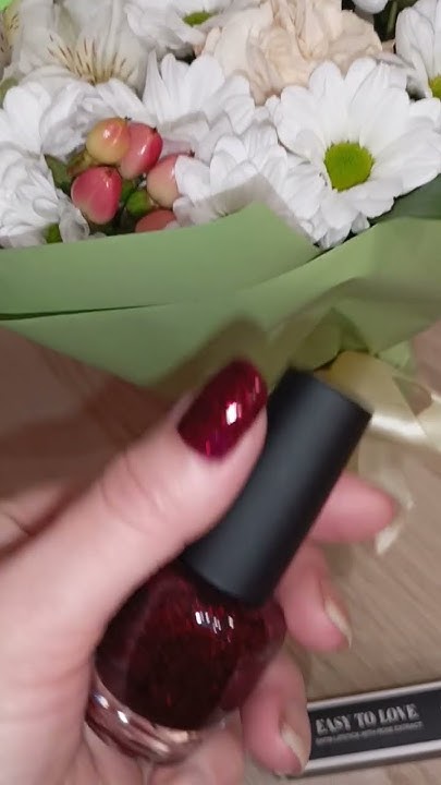 Необычные лаки для ногтей. Красный лак с блестками. Новогодний лак для ...