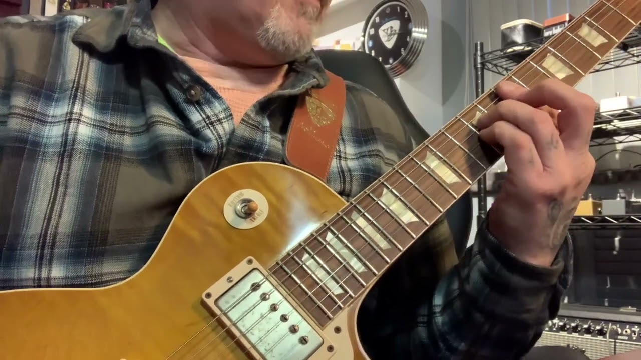 Marshall 50 watt plexi cranked up !