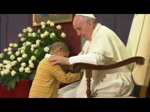 Little boy steals the show from the Pope