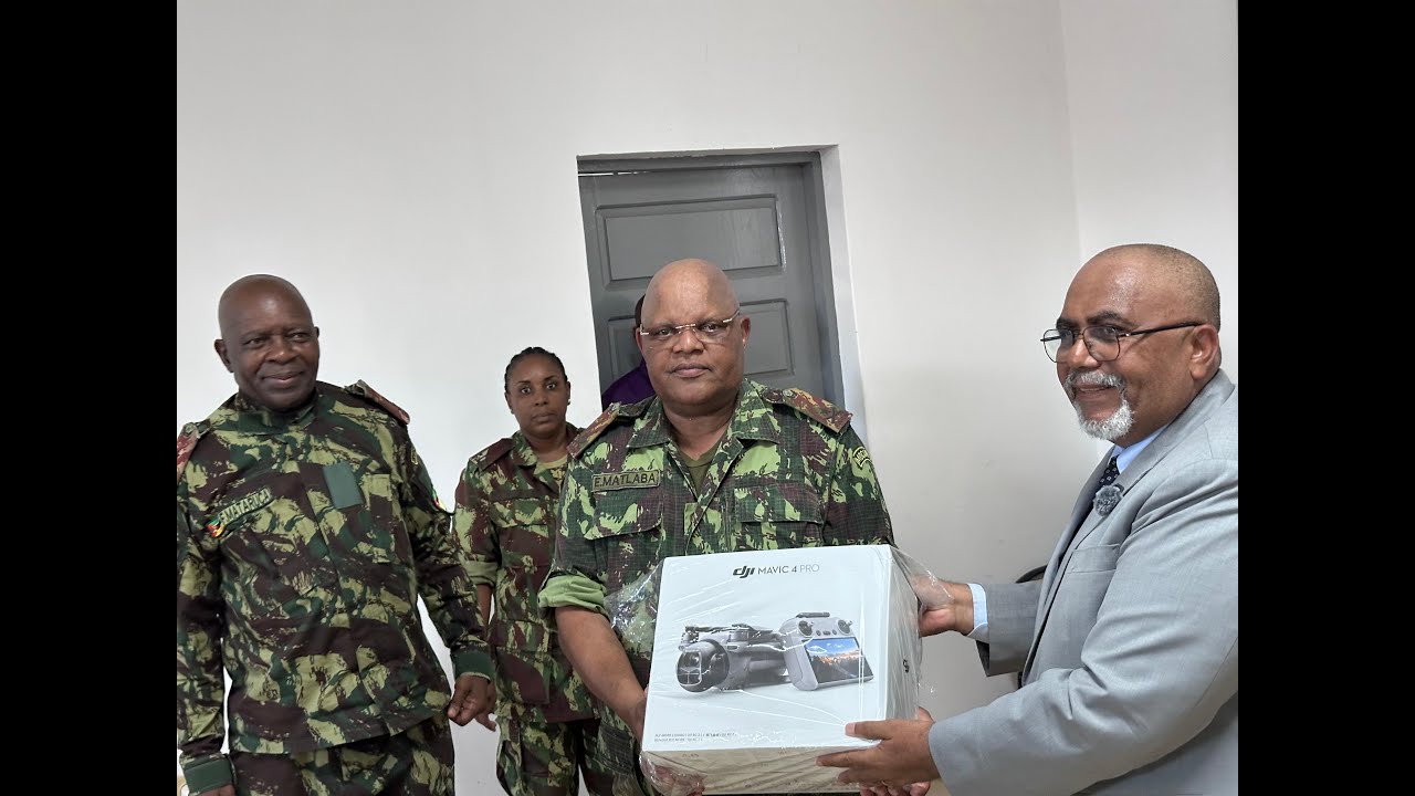 Губернатор Нампулы предоставляет силам безопасности провинции современные беспилотники.