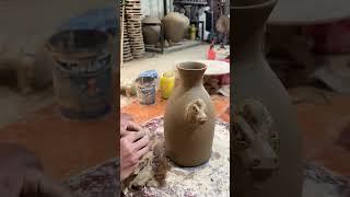 clay works of art /The horse was created on a ceramic vase