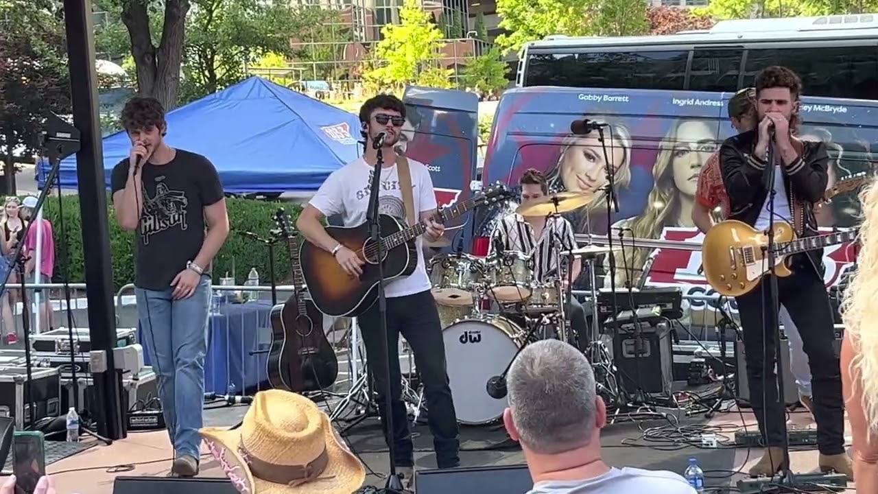 Restless Road - Headlights [Nashville, Tennessee]