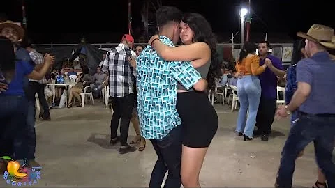 Madre mia !!--La chava de negro como baila ,  Ajuc...