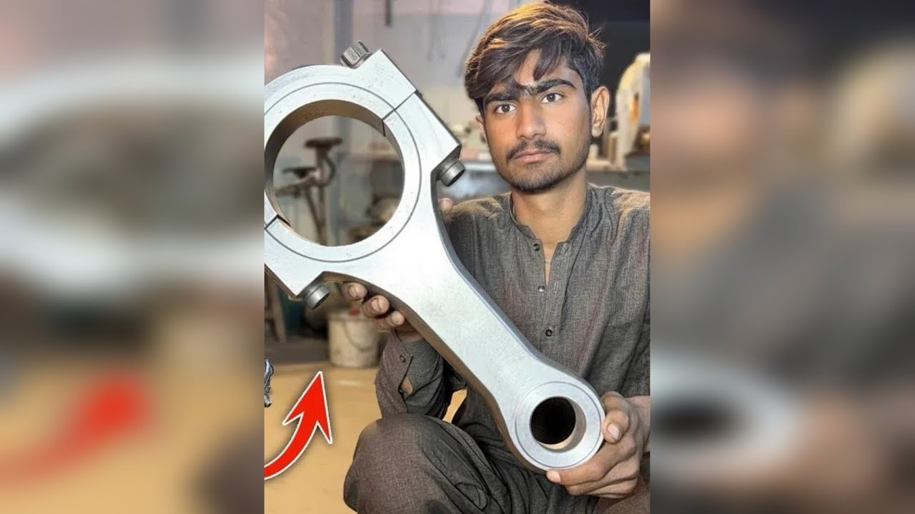 巴基斯坦八级钳工利用车床加工发动机连杆