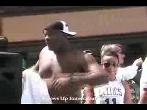 Source: http://www.theawesomeboston.com/ Take a look at big baby shirtless, Glen Davis dance with girlfriend Jenna Gomez, during the Boston Celtics 2008 Worl...