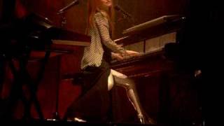 Tori Amos - Playboy Mommy - Brisbane 24/11/09 screenshot 4