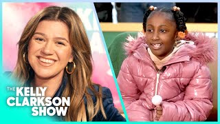 Kelly Clarkson Surprises Birthday Twins At Starbucks City Seats!
