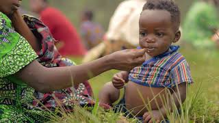 Mâncare pentru copiii flămânzi din Uganda, Africa - Mâini Hrănitoare
