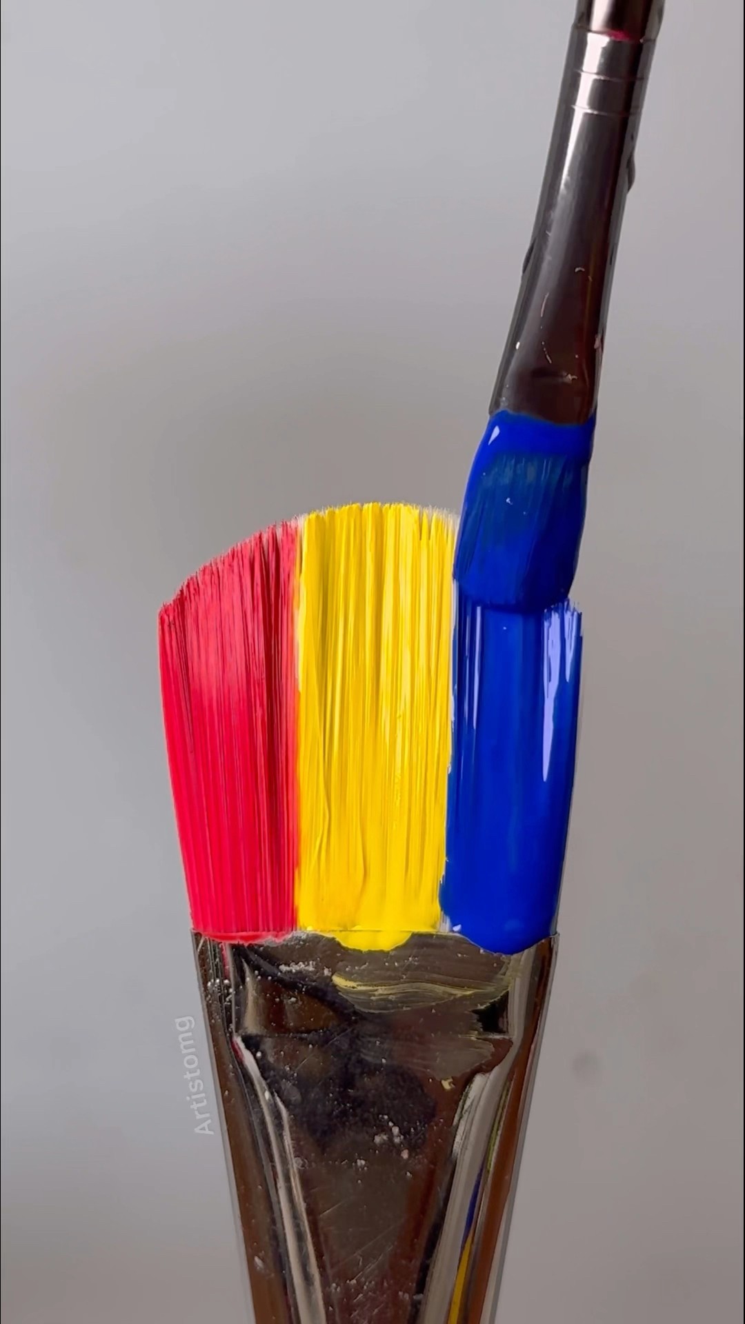 Let’s paint a Mirror with Primary Colors Using a Big Brush! ✍️✨? #artistomg