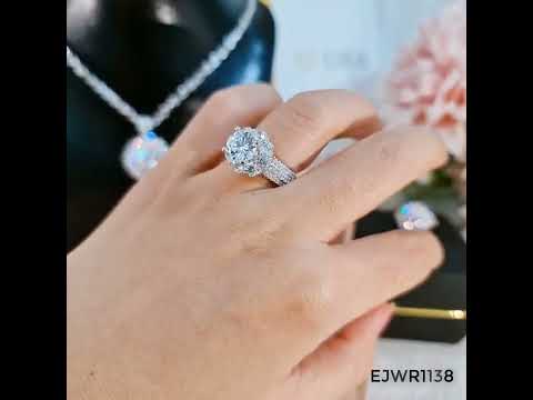 EJWR1138 Classy Queen Ring
