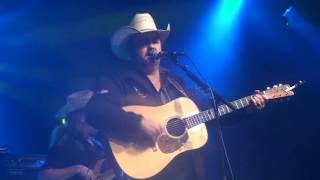 Watch Daryle Singletary Loves Gonna Live Here video