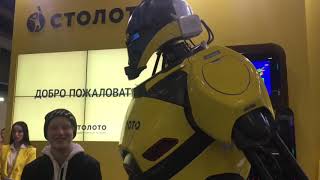 Робот R-one на выставке Питерфуд. Гигантский робот!