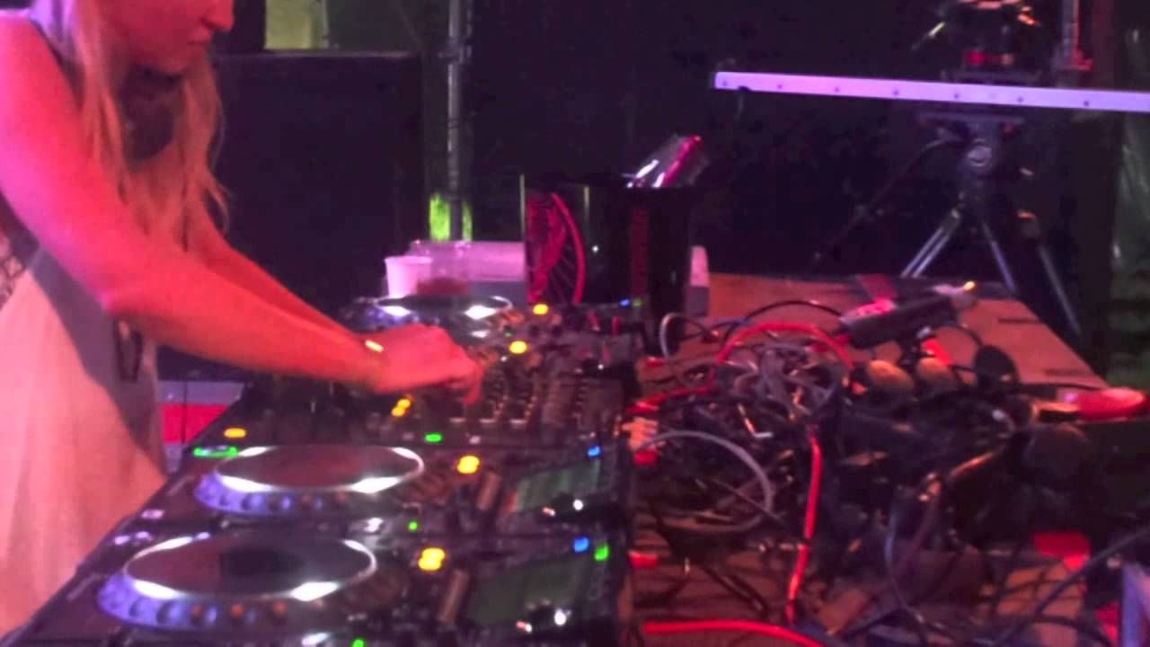 Vanessa Sukowski @ Sputnik Springbreak Festival 2014 - Warmup