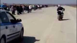 سائق دراج يتحدى الشرطة امام الجميع screenshot 5