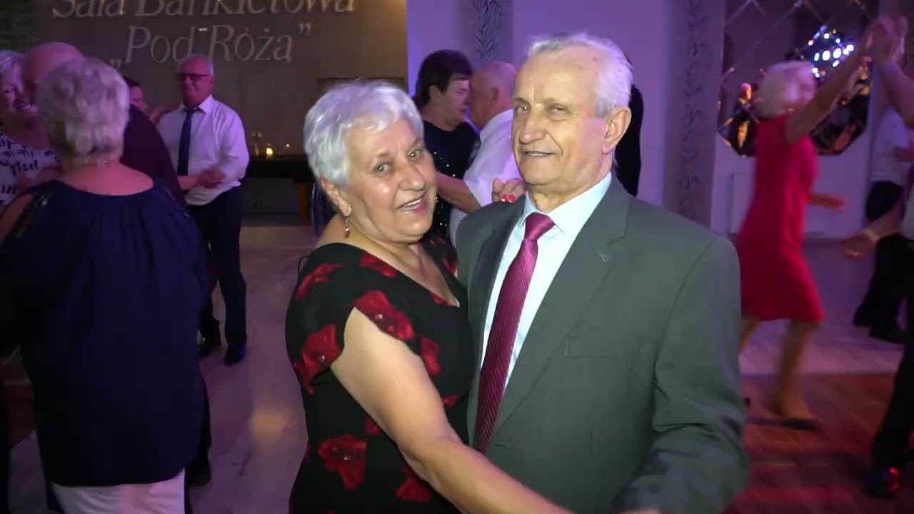 Seniorzy na balu. Tak się bawią podczas imprezy andrzejkowej!