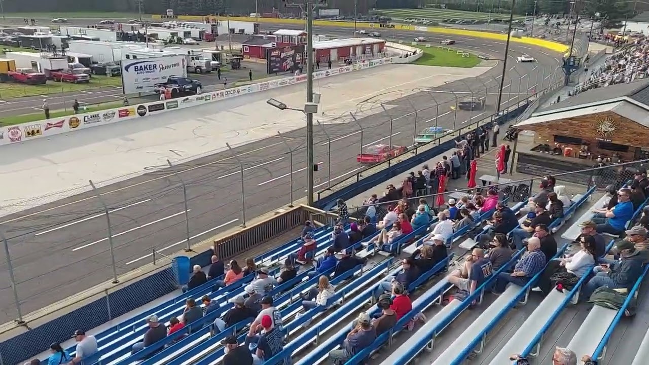 Berlin Raceway Jegs CRA Super Late Model Series Start of Race