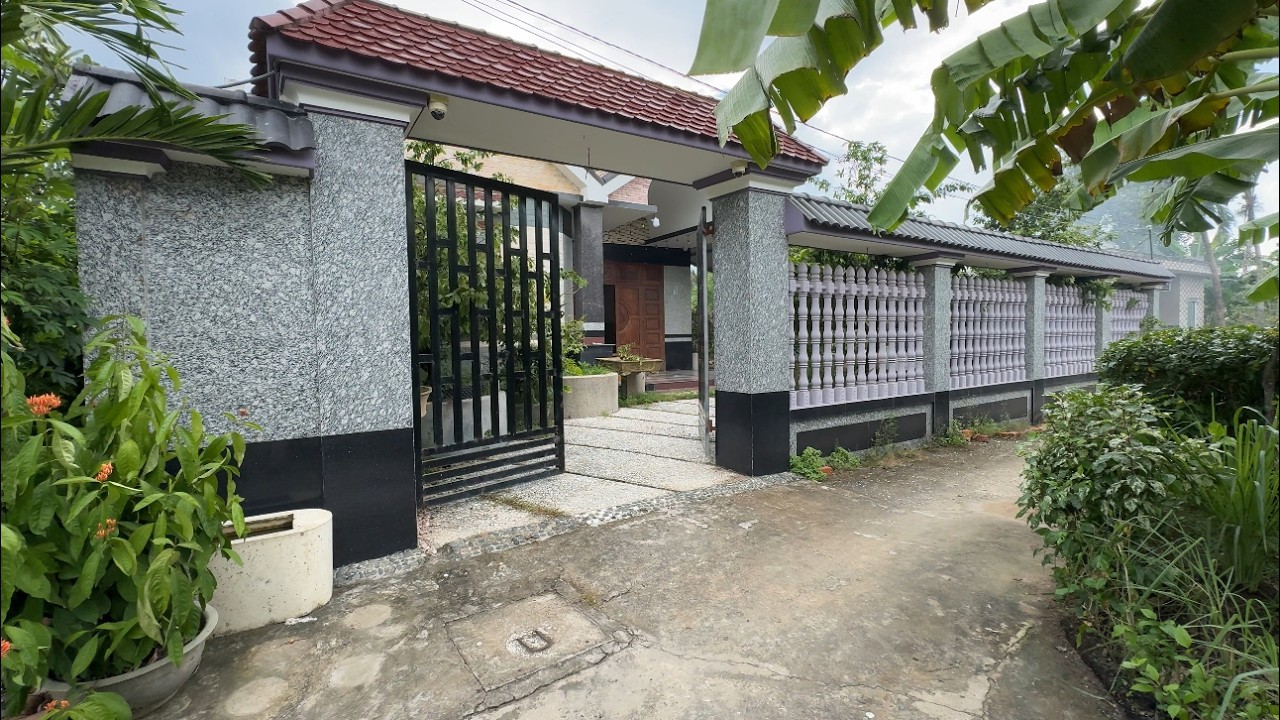 Tập 3371 Bán Gấp Nhà Vườn mái thái giá giảm còn 1tỷ650 ở gần Thị trấn Tân hiệp