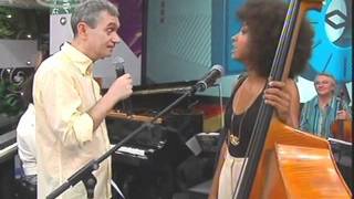 Video thumbnail of "Esperanza Spalding - Altas Horas"