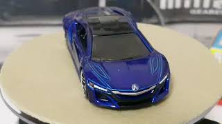 Bugatti Chiron v Acura NSX