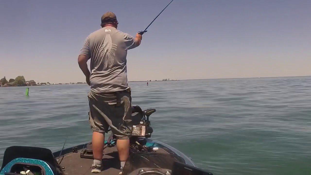 Fishing the lake saint Clair mayfly hatch! YouTube