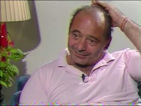 Video: Burt Young Neto vrijednost: Wiki, oženjen, obitelj, vjenčanje, plaća, braća i sestre